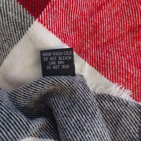 Square Plaid scarf/shawl - Picture 4 of 4